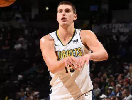 16个篮板 16个篮板